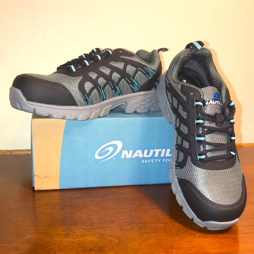 Nautilus Stratus Safety Shoes, Grey, Women’s Sz 7 Wide (D), NIB!